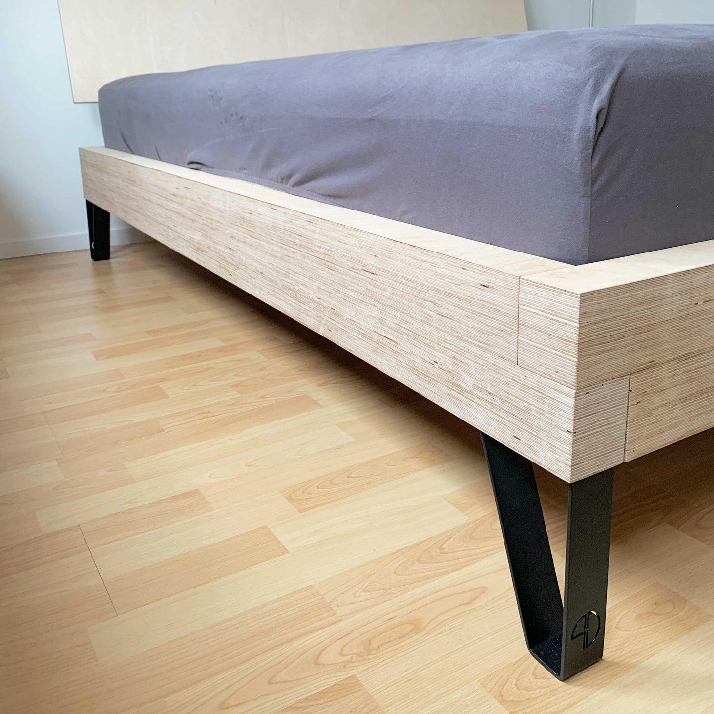 METAL BED SKIERS 4 pieces
