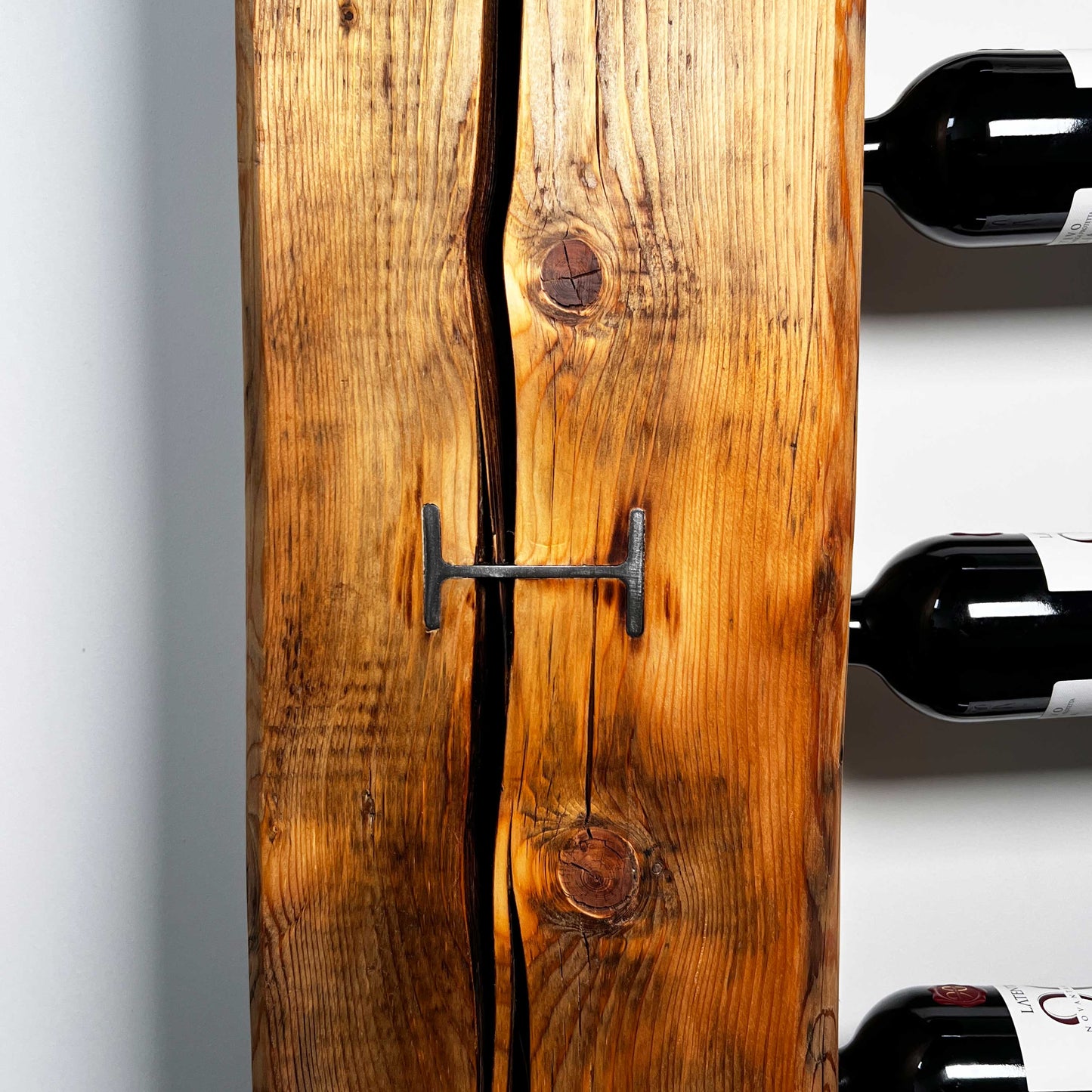 WEINSTÄNDER AUS ALTHOLZ