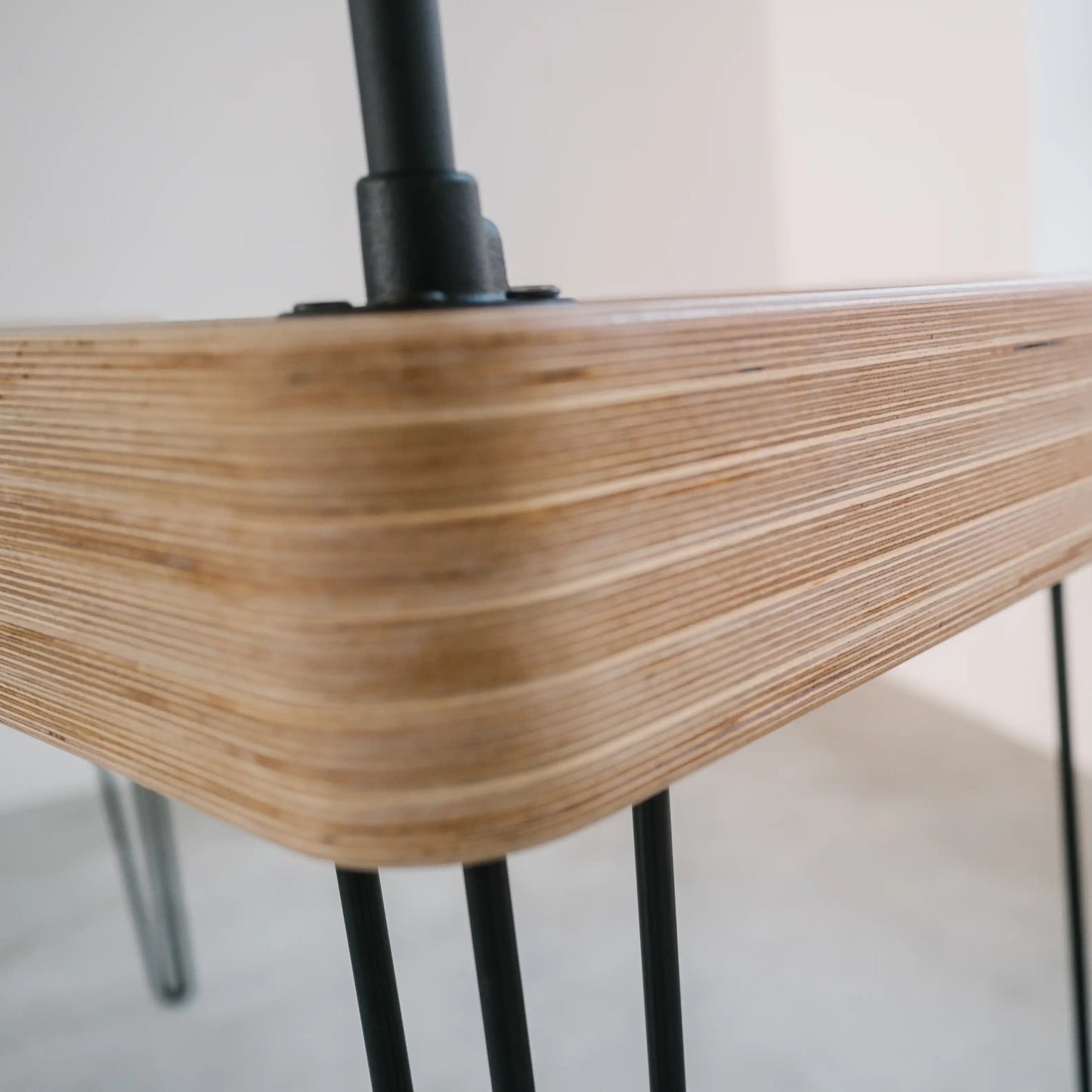 Detail Multiplex DJ Designertisch